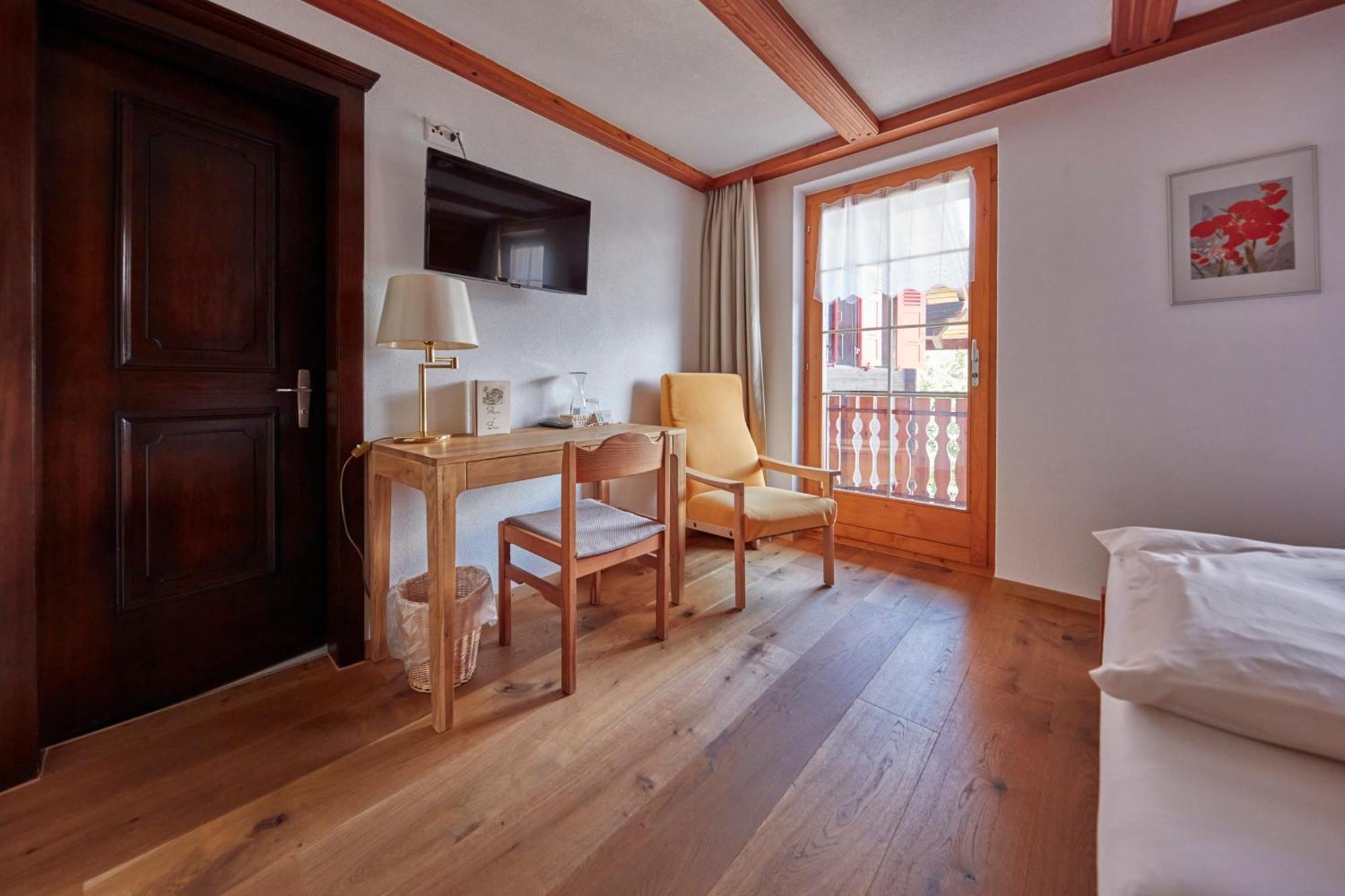 Hotel Alpenblick Zeneggen エクステリア 写真