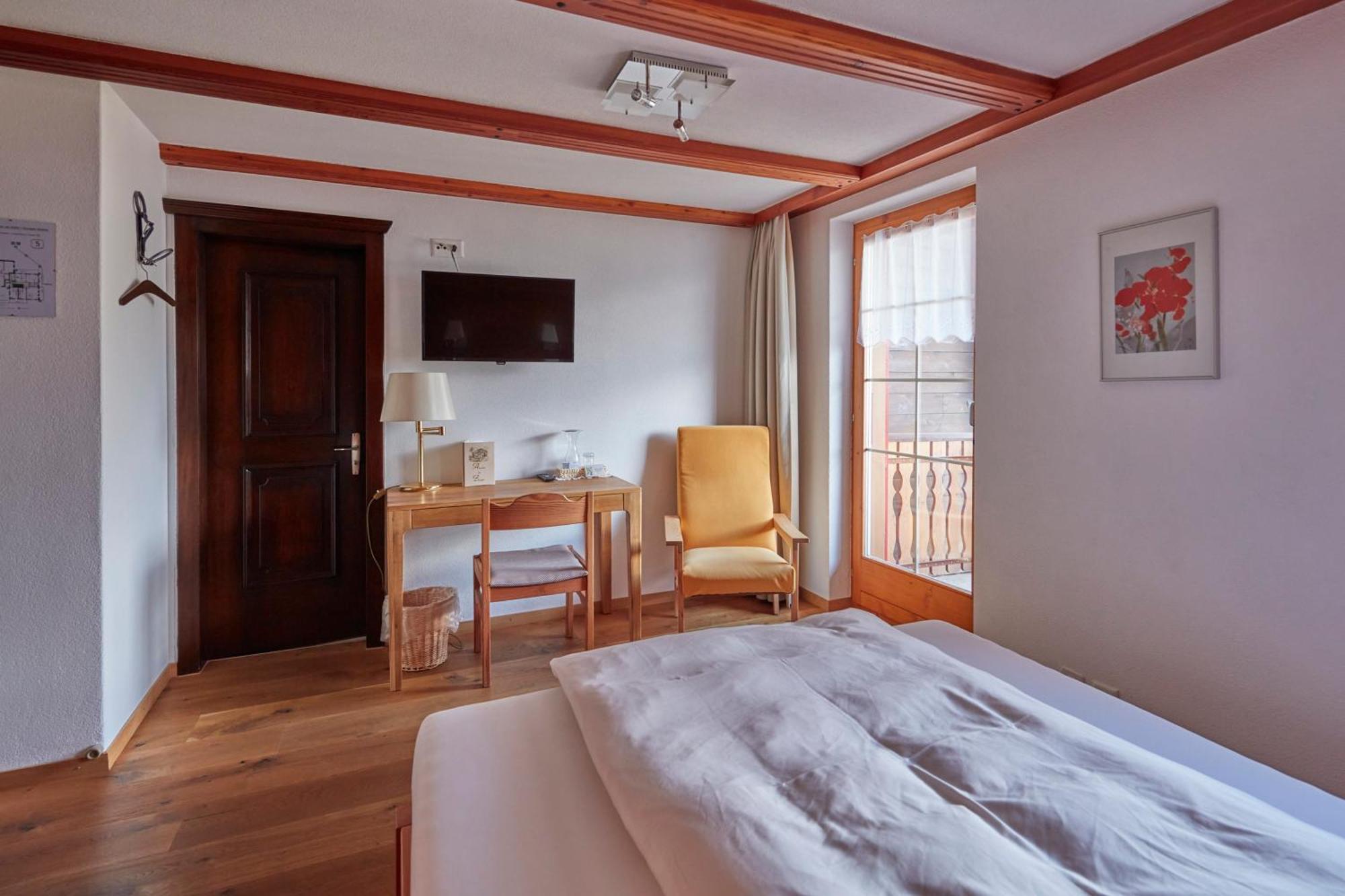 Hotel Alpenblick Zeneggen エクステリア 写真