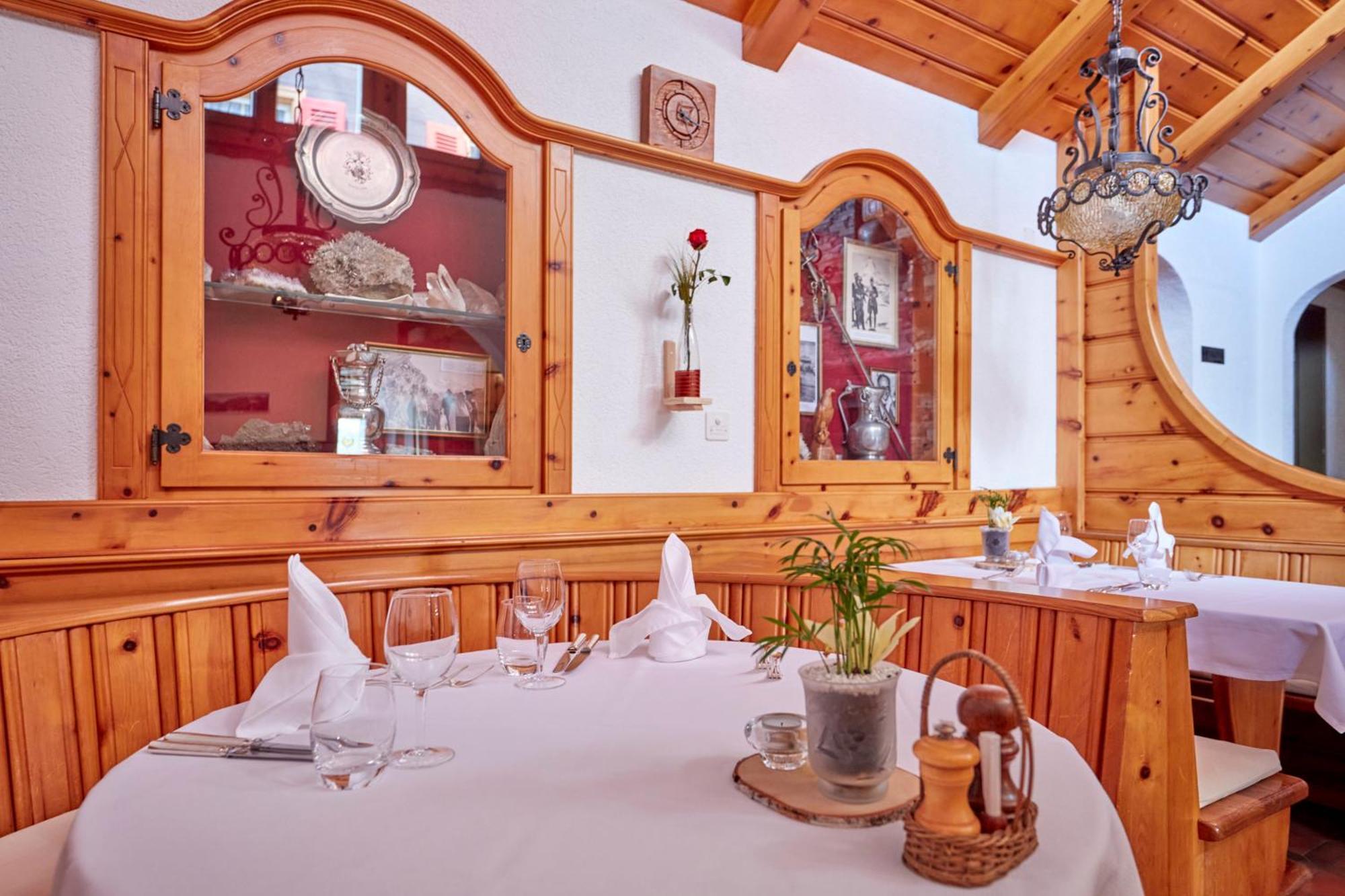 Hotel Alpenblick Zeneggen エクステリア 写真
