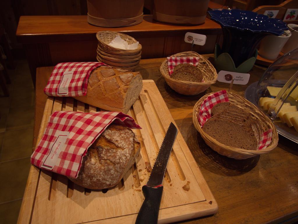 Hotel Alpenblick Zeneggen エクステリア 写真