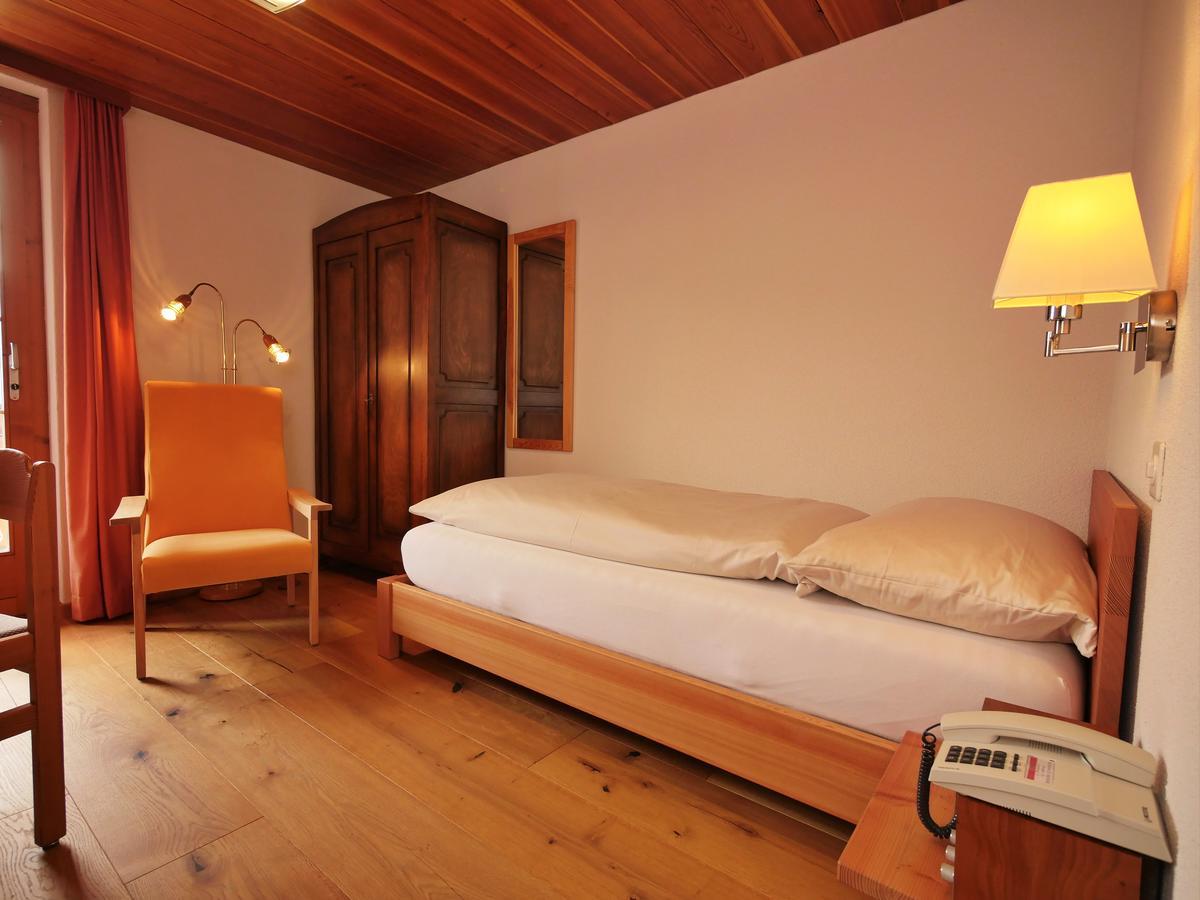 Hotel Alpenblick Zeneggen エクステリア 写真