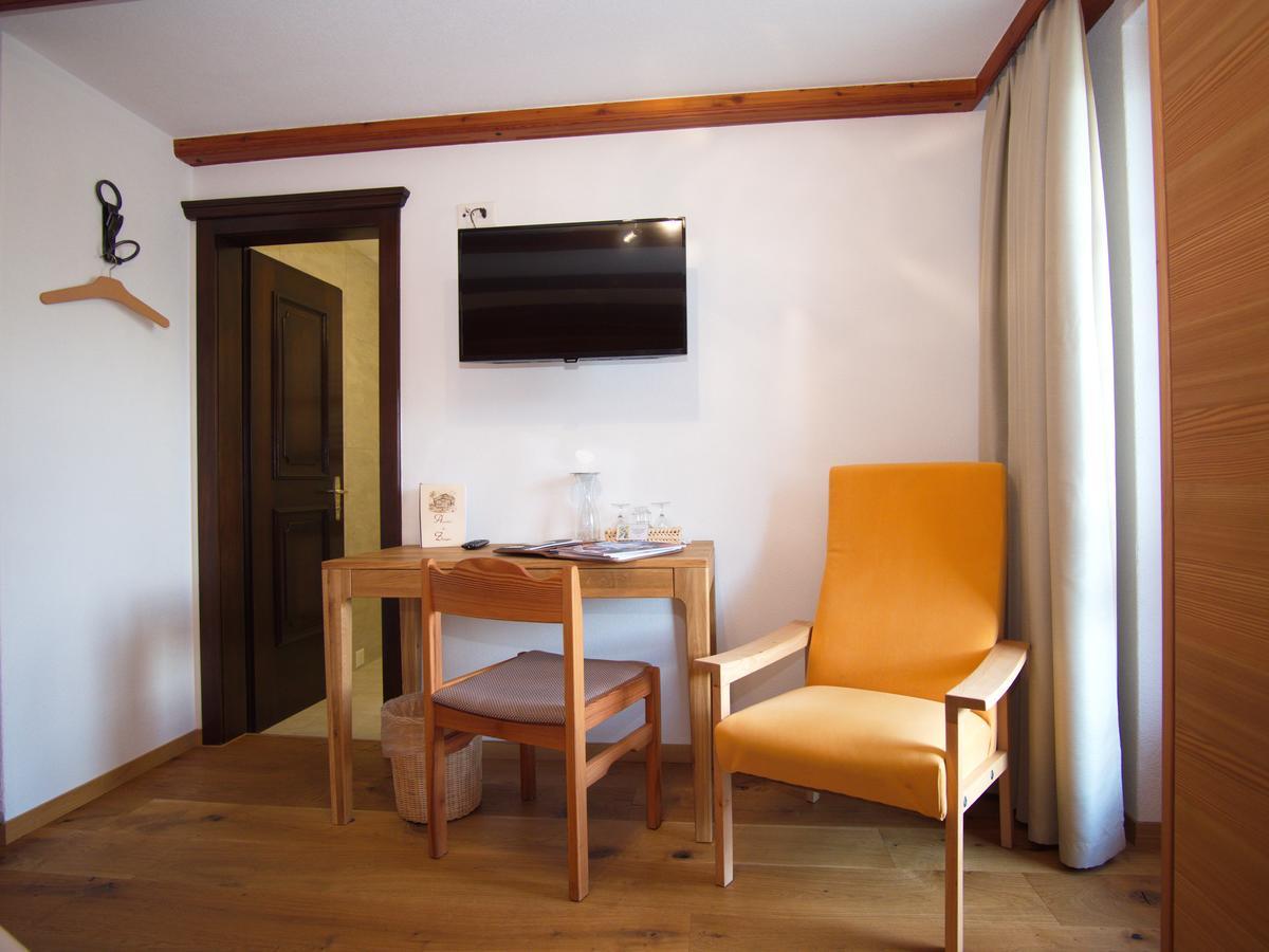 Hotel Alpenblick Zeneggen エクステリア 写真
