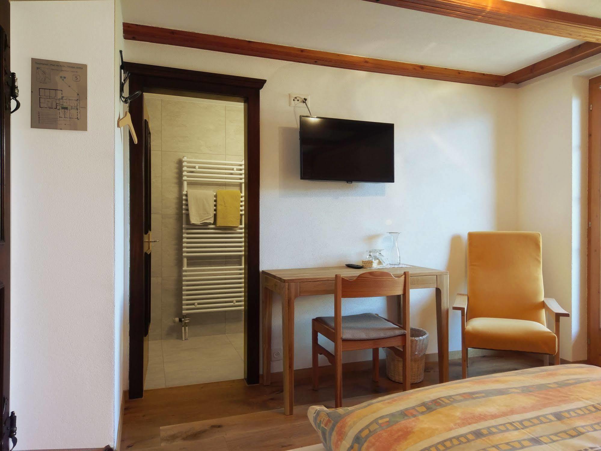 Hotel Alpenblick Zeneggen エクステリア 写真