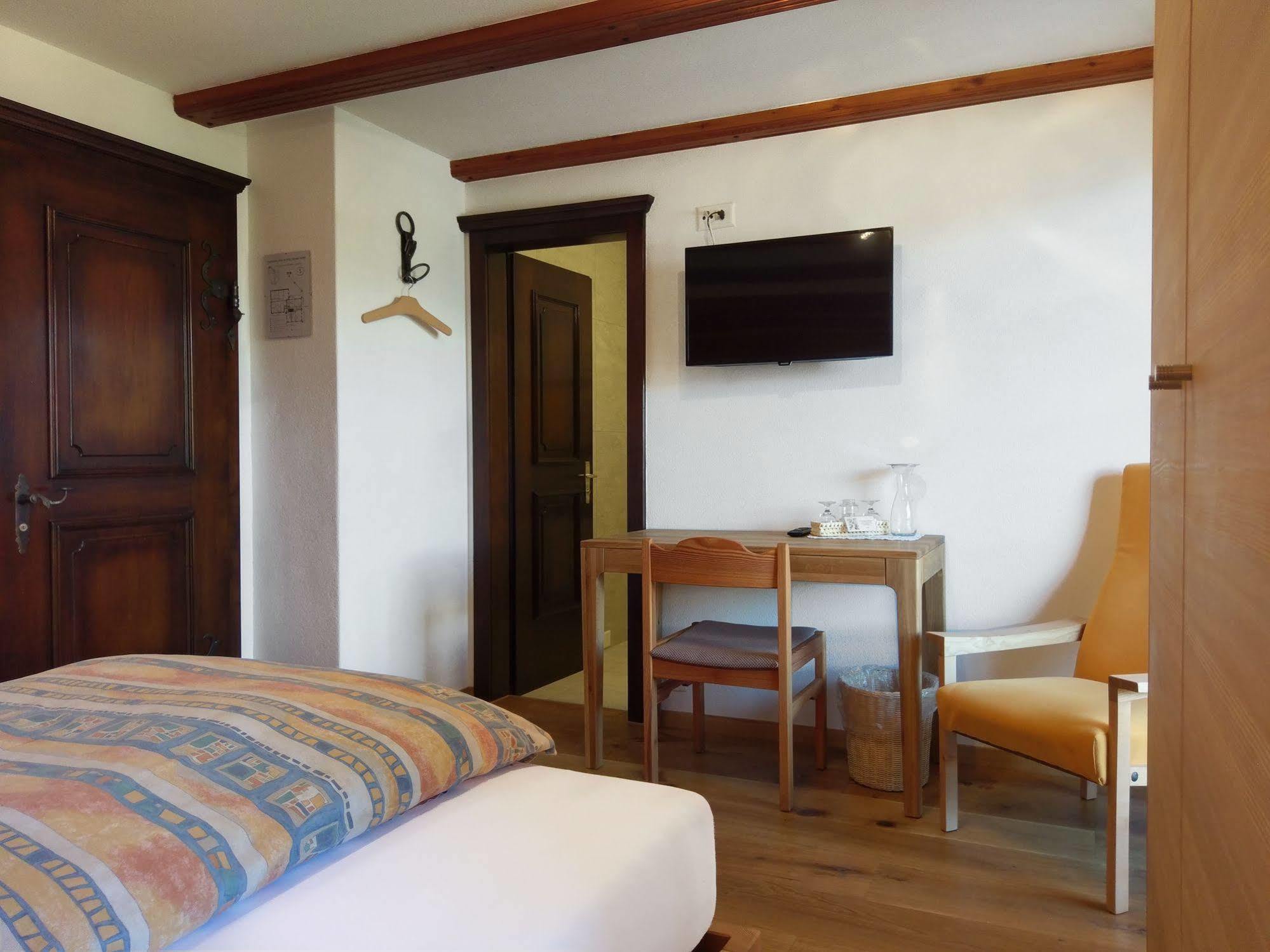Hotel Alpenblick Zeneggen エクステリア 写真