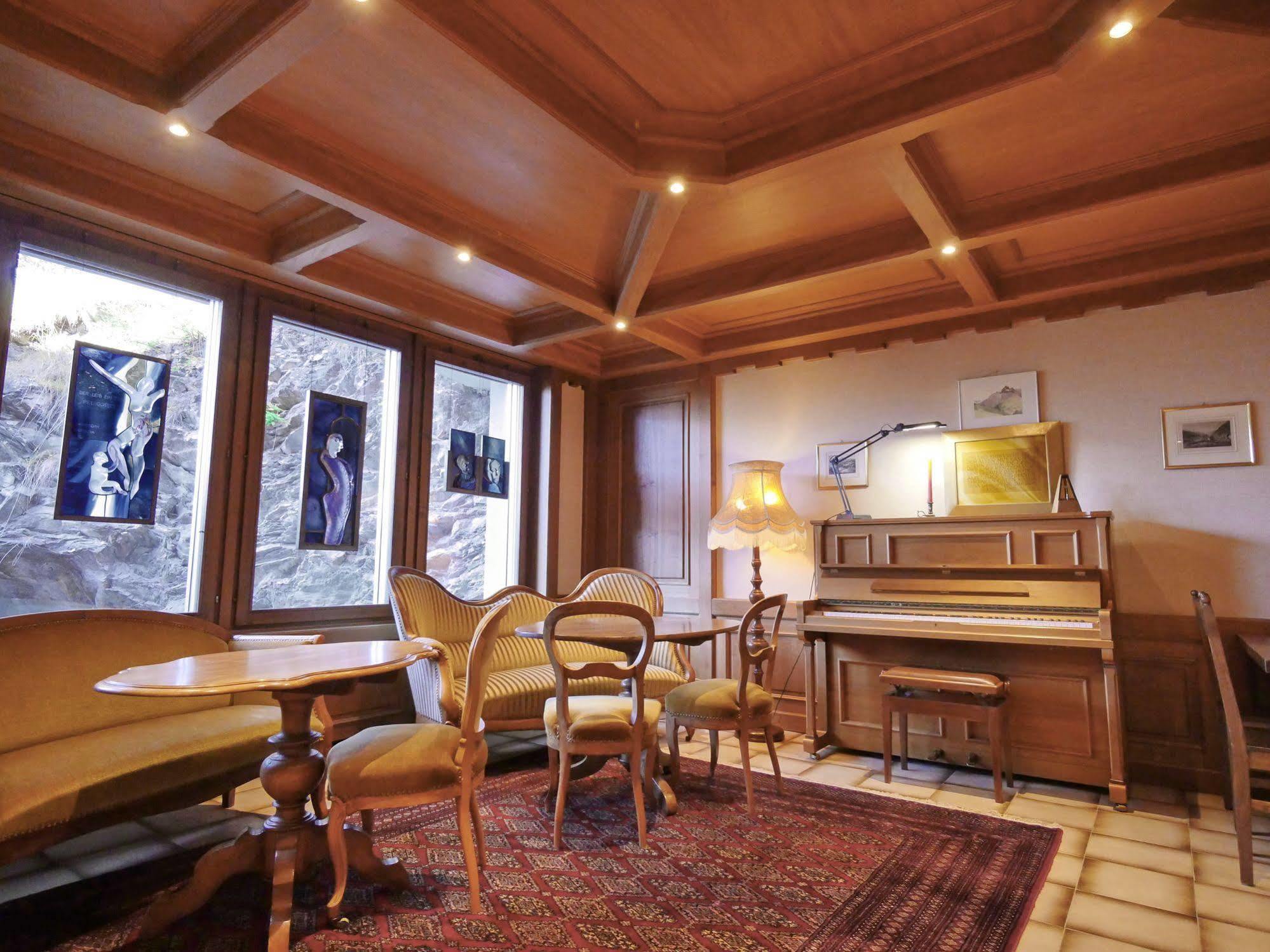 Hotel Alpenblick Zeneggen エクステリア 写真
